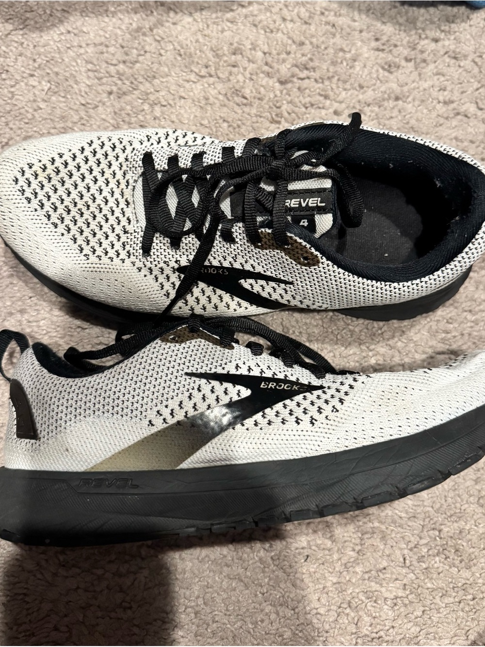 Brooks Revel 4 Women’s Running Shoes - White & Black